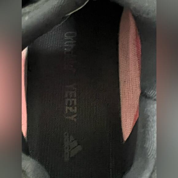 Size 9.5 - adidas Yeezy 700 V3 Fade Carbon 2022 WORN ONCE AUTHENTIC main image 4